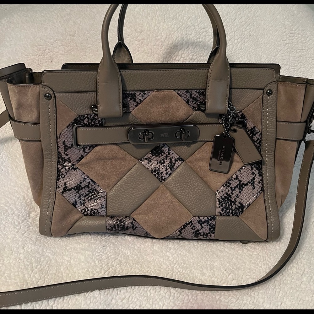 Retired Coach Purse Swagger In Patchwork Exotic Embossed Leather - Picture 3 of 12